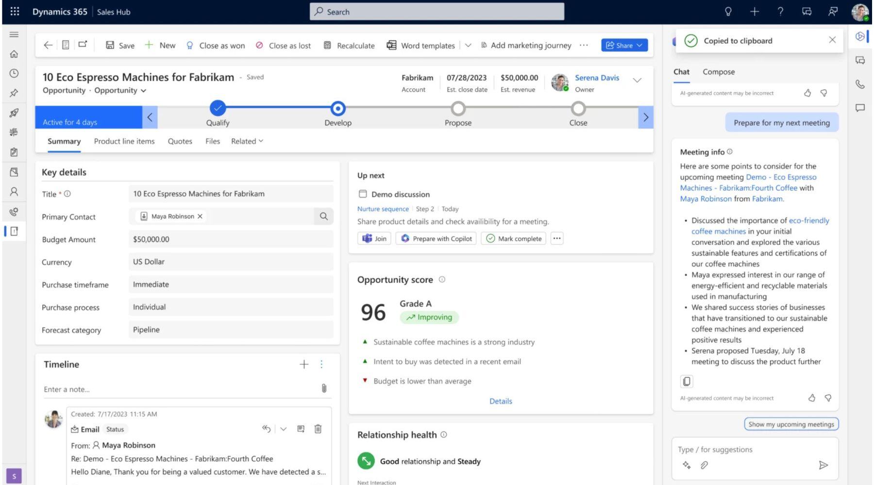 Dashboard Dynamics 365 con vari elementi visivi e dati da Copilot, rappresentando informazioni diverse in un'unica interfaccia.